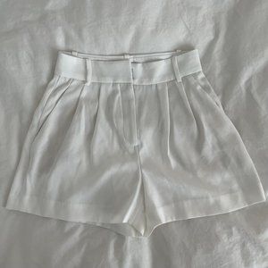 Aritzia Pleated Shorts (White, Size 0)
